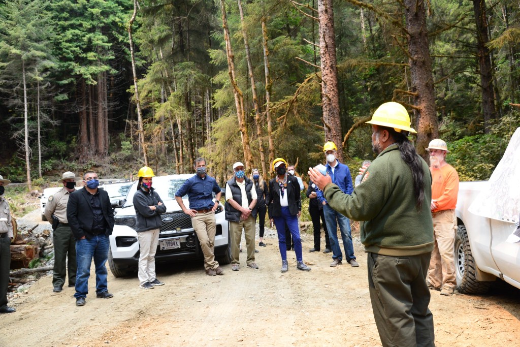 Secretary Haaland & CEQ Chair Brenda Mallory met with community leaders who are forging collaborative, locally led partnerships to conserve and restore California’s Redwood forests and increase climate resiliency at @RedwoodNPS. This visit to Redwood NPS is a great example of the collaboration that we are hoping to support across the country to conserve, connect and restore 30% of our lands and waters by 2030. 